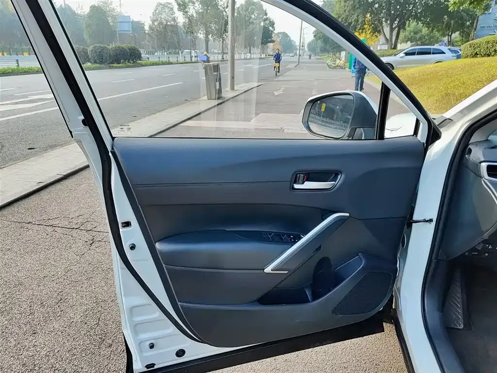 Toyota Frontlander 2023 из CN, фото 4