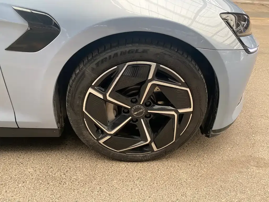 BYD Seal — фото 8