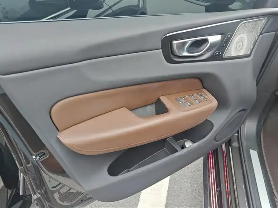 Volvo XC60 2022 из CN, фото 2