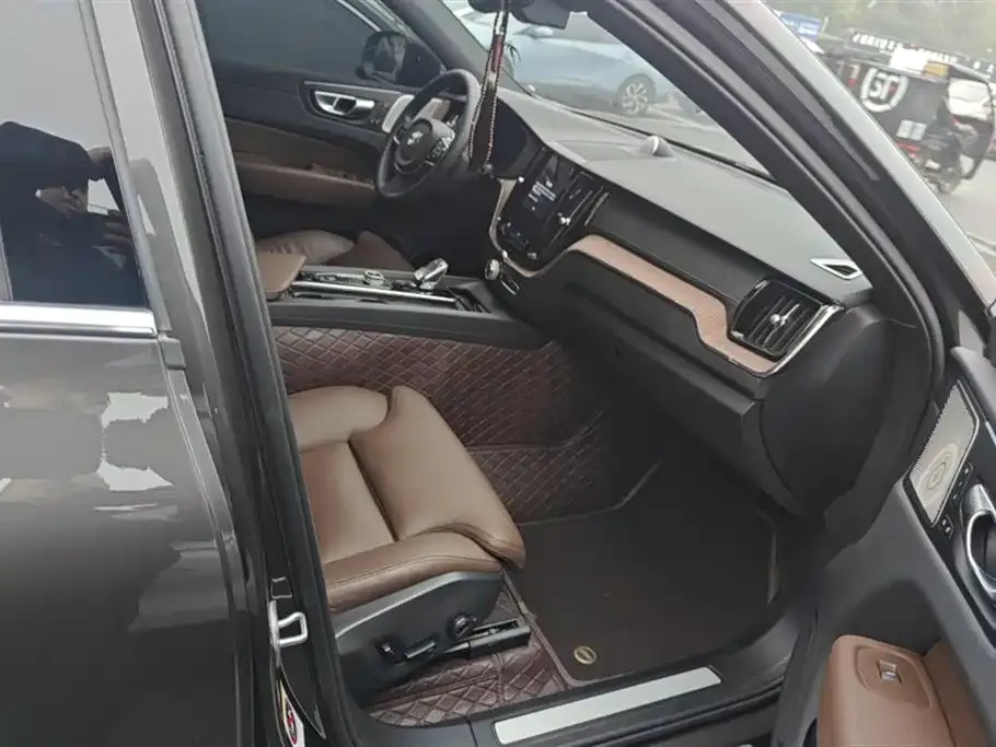 Volvo XC60 2022 из CN, фото 4