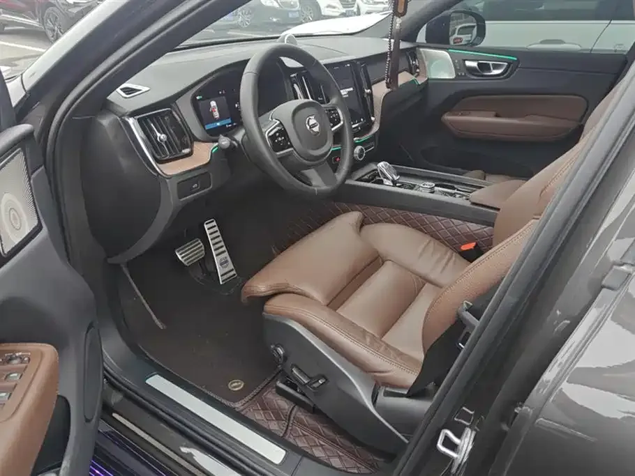 Volvo XC60 2022 из CN, фото 7