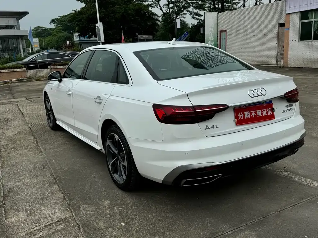 Audi A4L 2022 из CN, фото 9