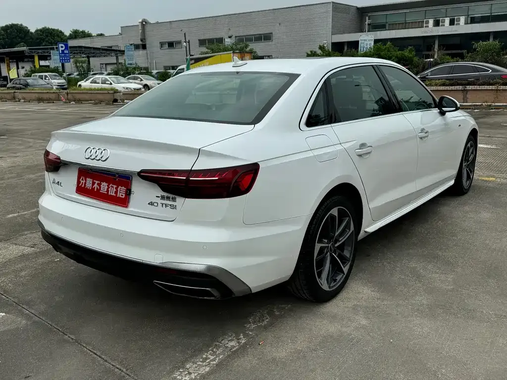 Audi A4L 2022 из CN, фото 3