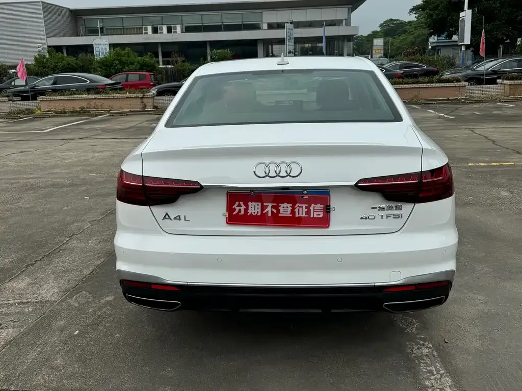 Audi A4L 2022 из CN, фото 4