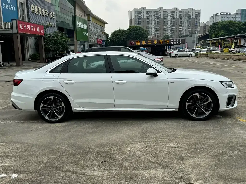 Audi A4L 2022 из CN, фото 8