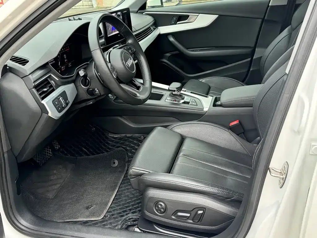 Audi A4L 2022 из CN, фото 2