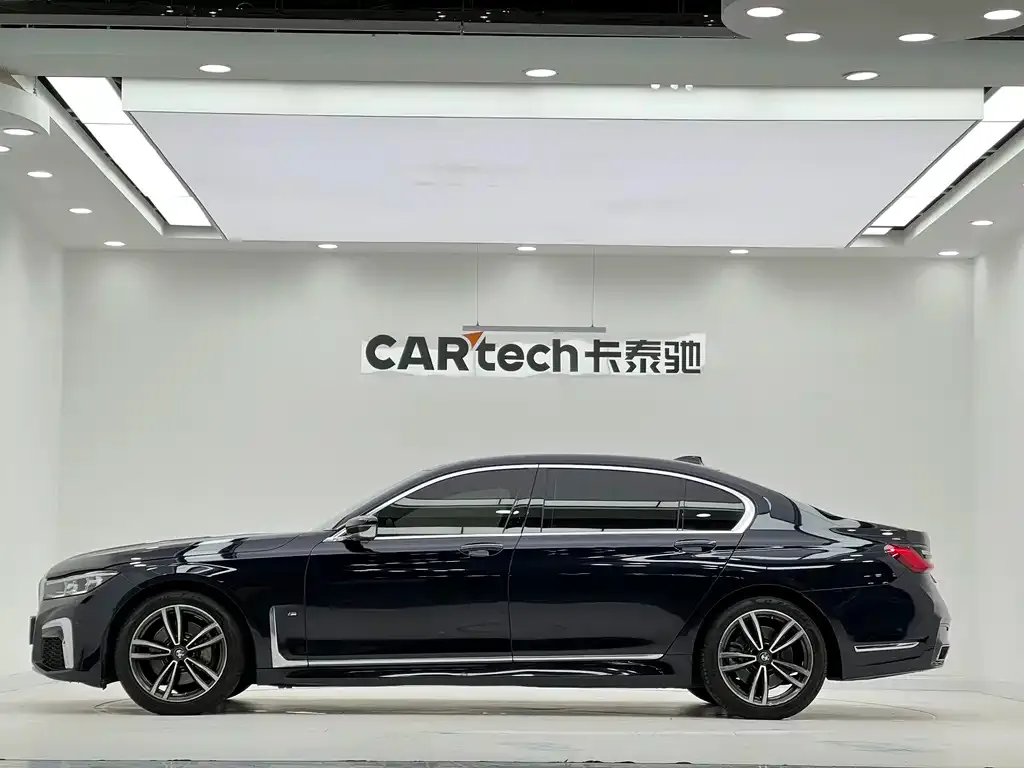 BMW 7 Series — фото 10