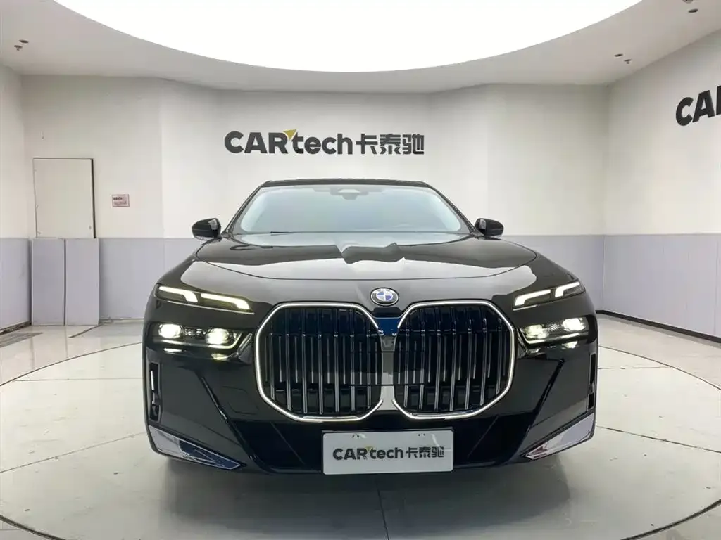 BMW 7 Series 2023 из CN, фото 2