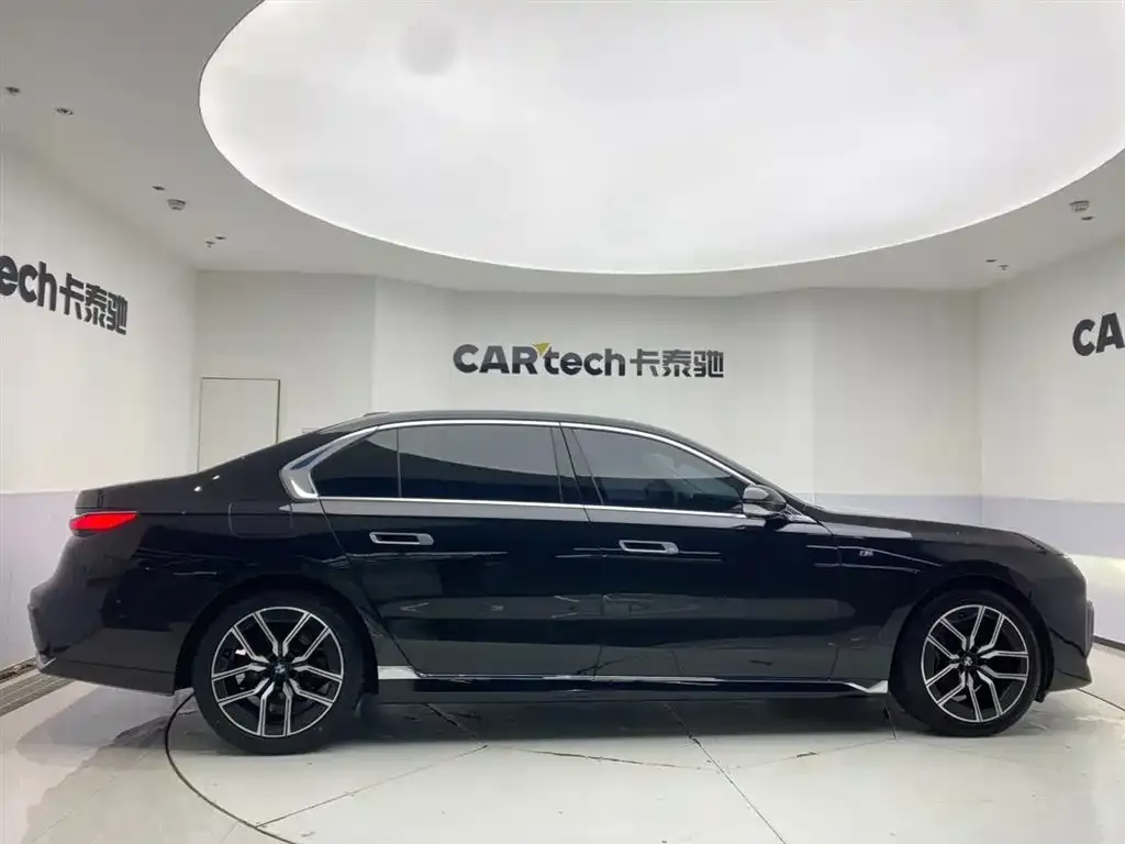 BMW 7 Series 2023 из CN, фото 4