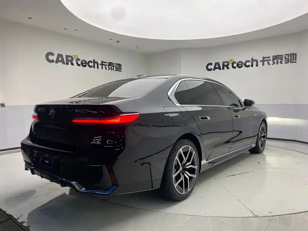 BMW 7 Series 2023 из CN, фото 3