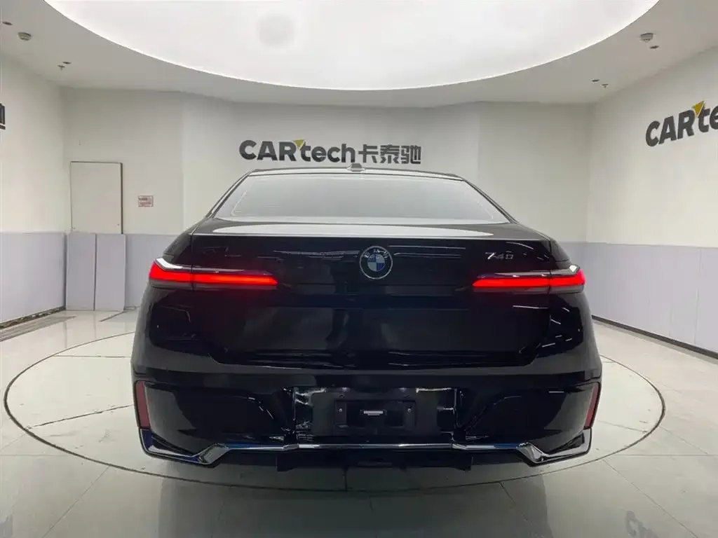 BMW 7 Series 2023 из CN, фото 9