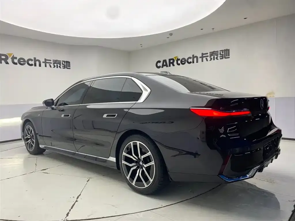 BMW 7 Series 2023 из CN, фото 10