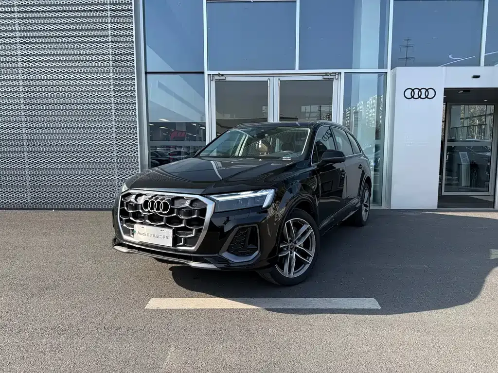 Audi Q7 — фото 1