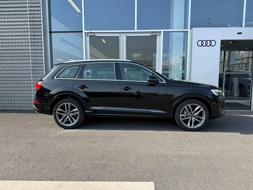 Audi Q7 — фото 10