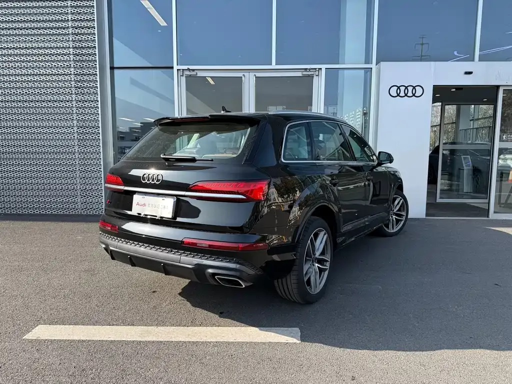 Audi Q7 — фото 6