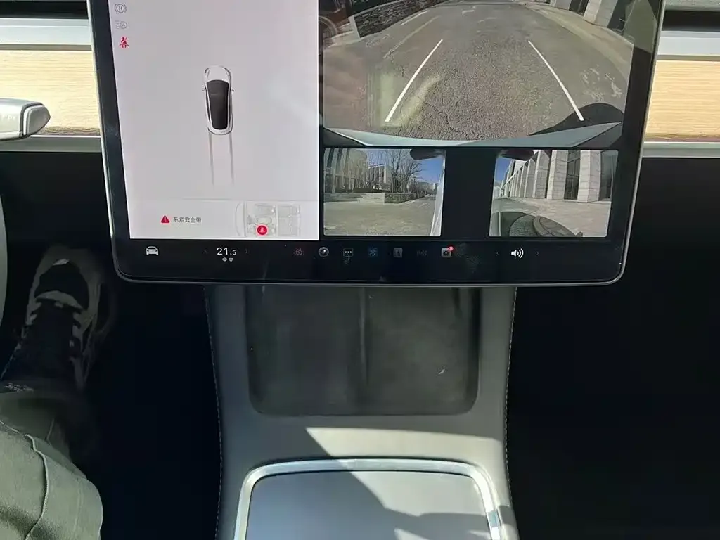 Tesla Model 3 — фото 10