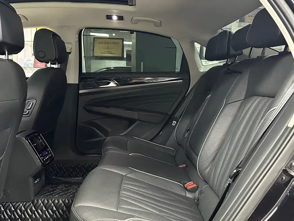 Volkswagen Passat 2022 из CN, фото 8