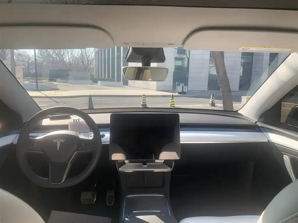 Tesla Model Y — фото 6