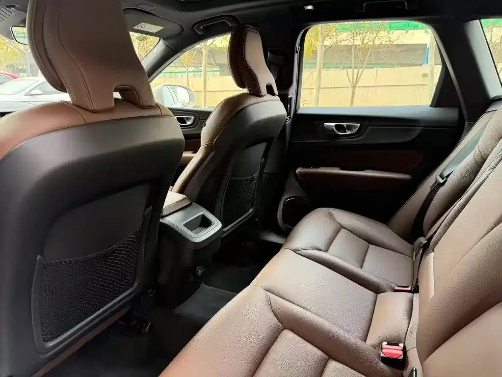 Volvo XC60 2025 из CN, фото 4