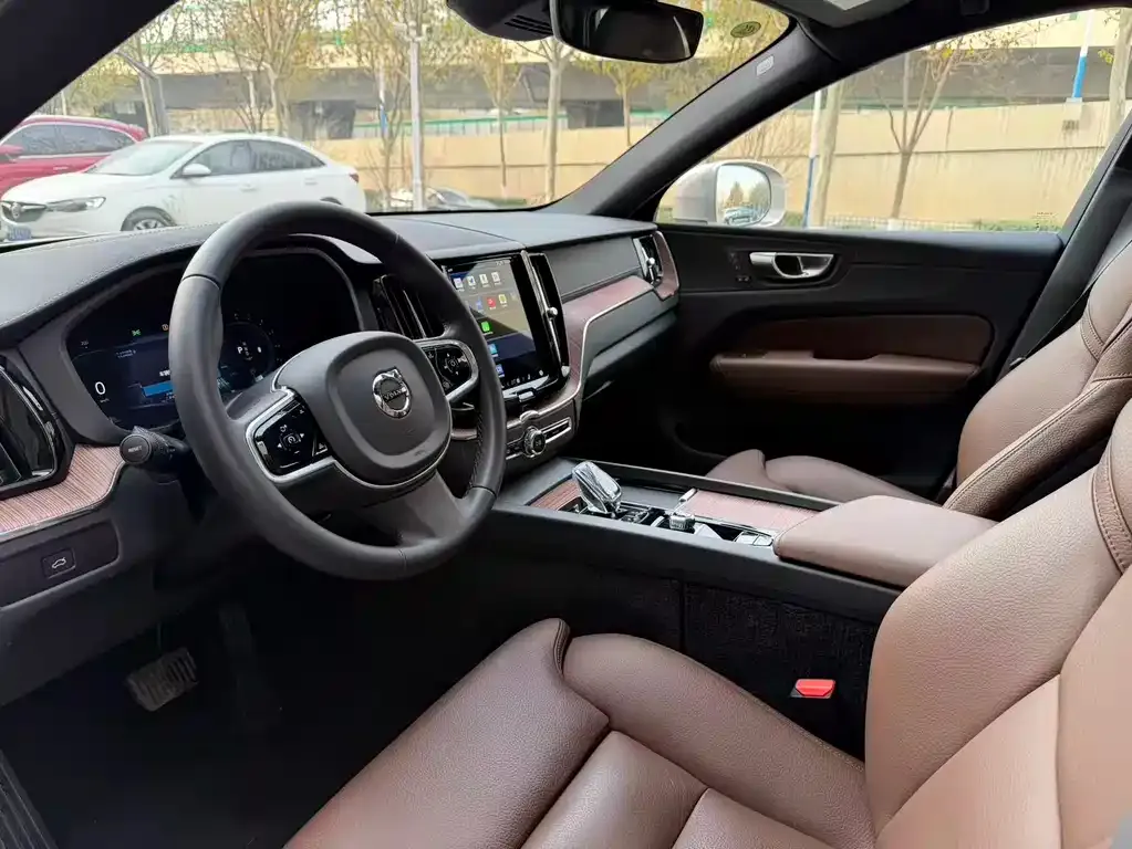 Volvo XC60 2025 из CN, фото 3