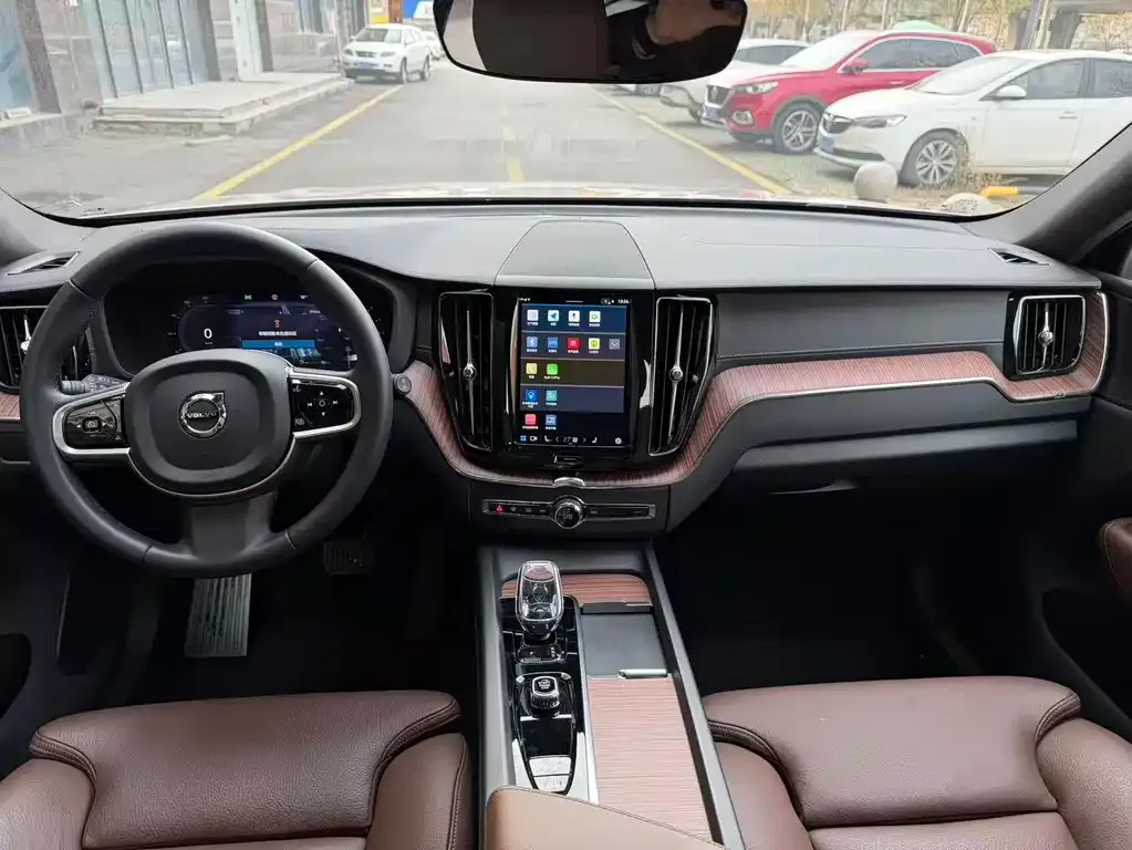 Volvo XC60 2025 из CN, фото 2