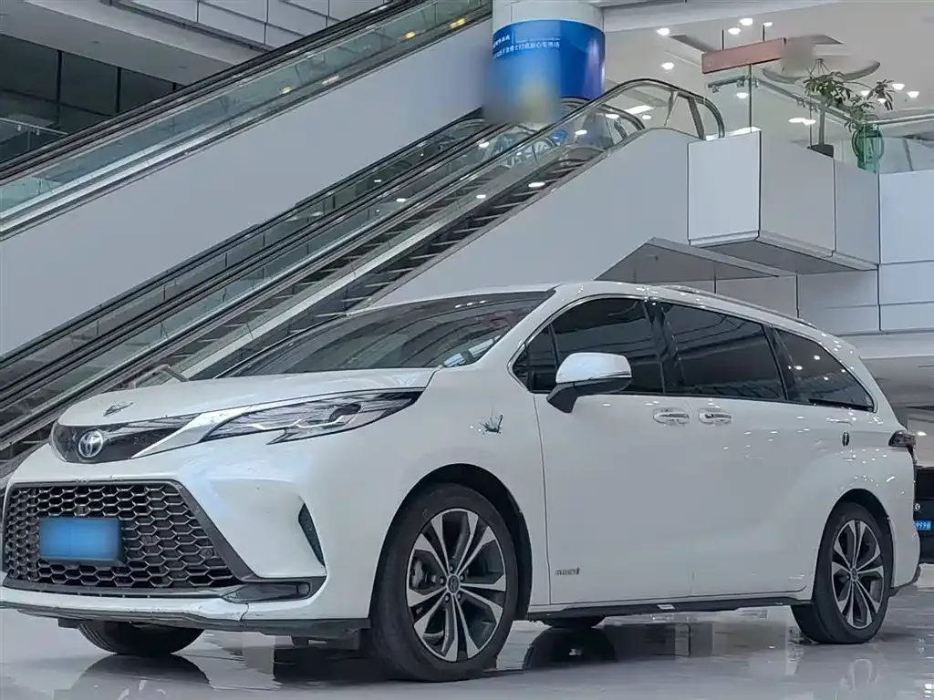 Toyota Granvia 2023 из CN, фото 1