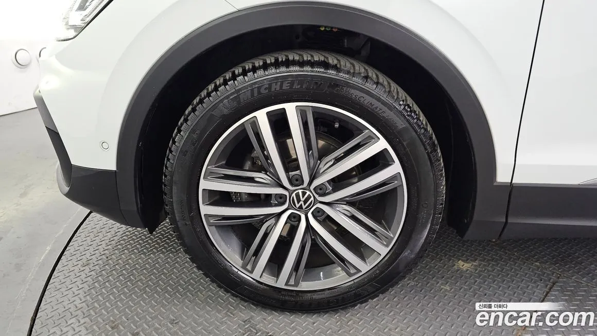 Volkswagen Tiguan 2021 из KR, фото 10