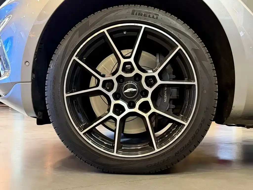 Aston Martin DBX 2023 из CN, фото 2