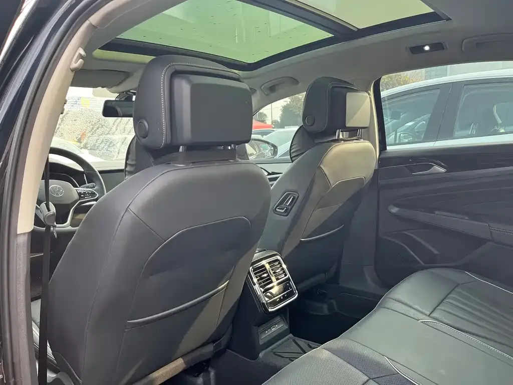 Volkswagen Passat 2024 из CN, фото 7