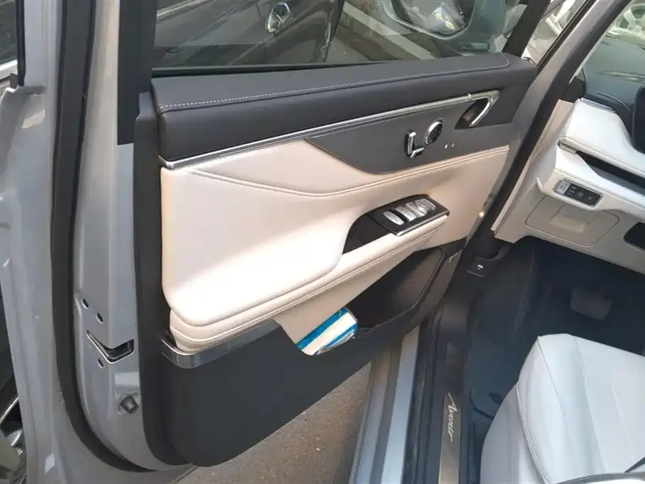 Buick GL8 Hybrid — фото 9