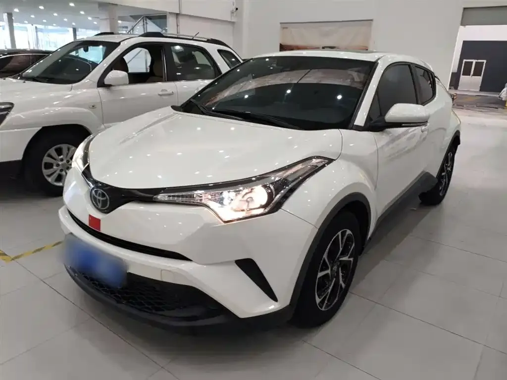 Toyota C-HR — фото 1