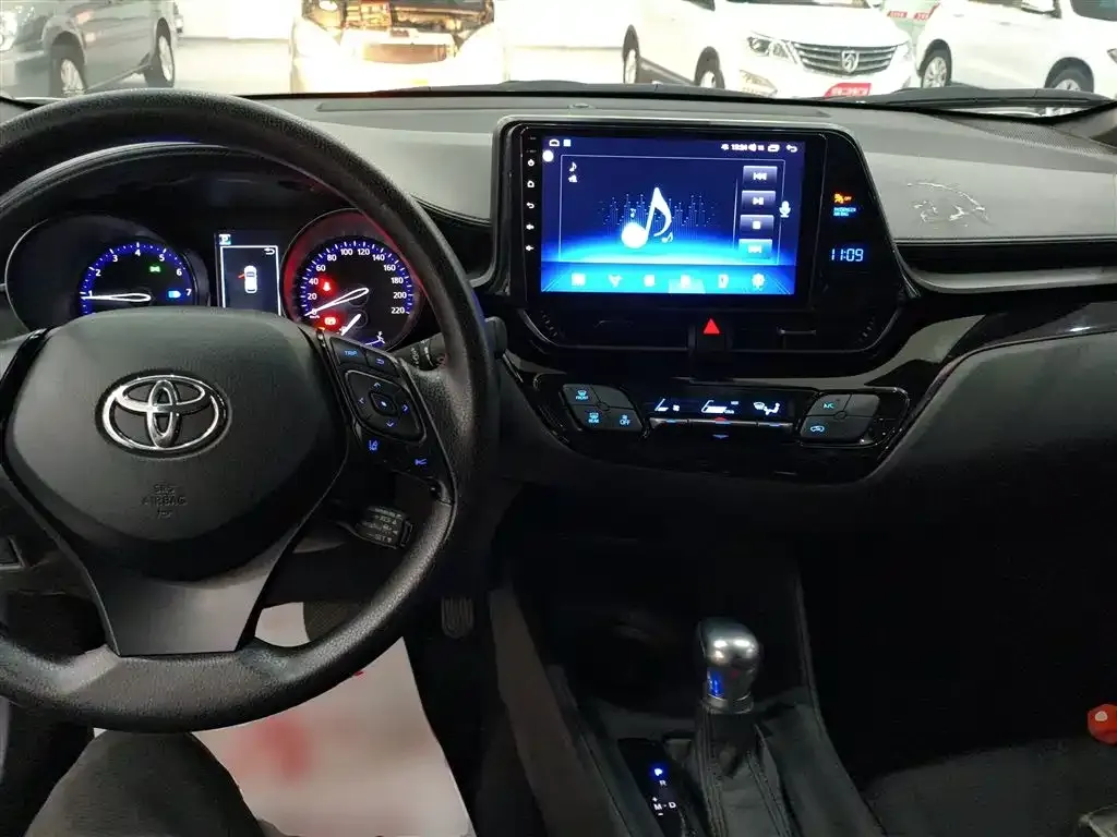 Toyota C-HR — фото 10