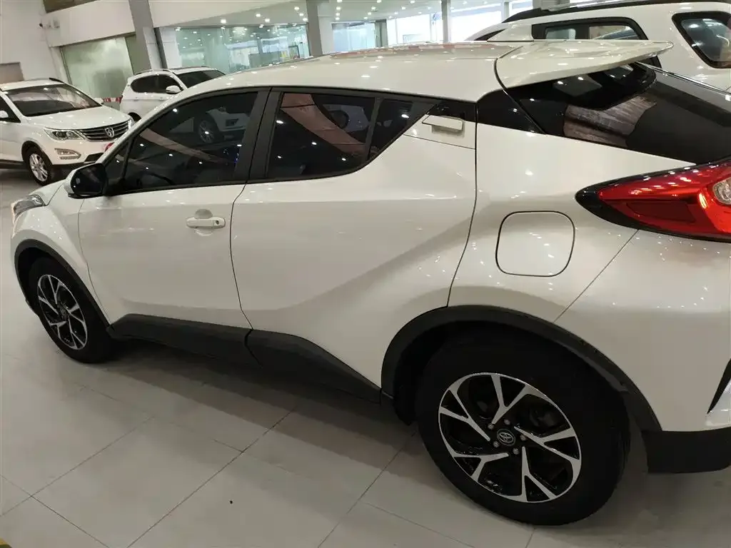 Toyota C-HR — фото 5