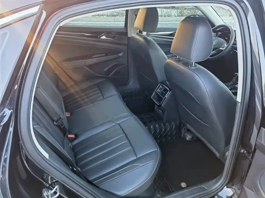 Volkswagen Passat 2024 из CN, фото 4