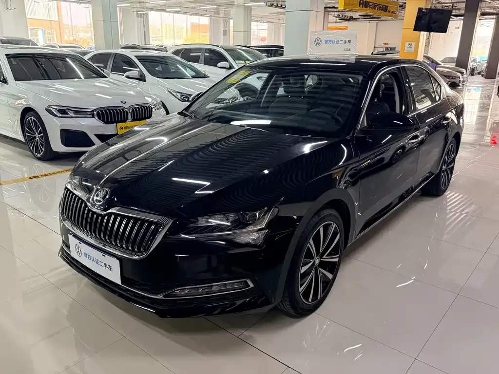 Skoda Superb — фото 1