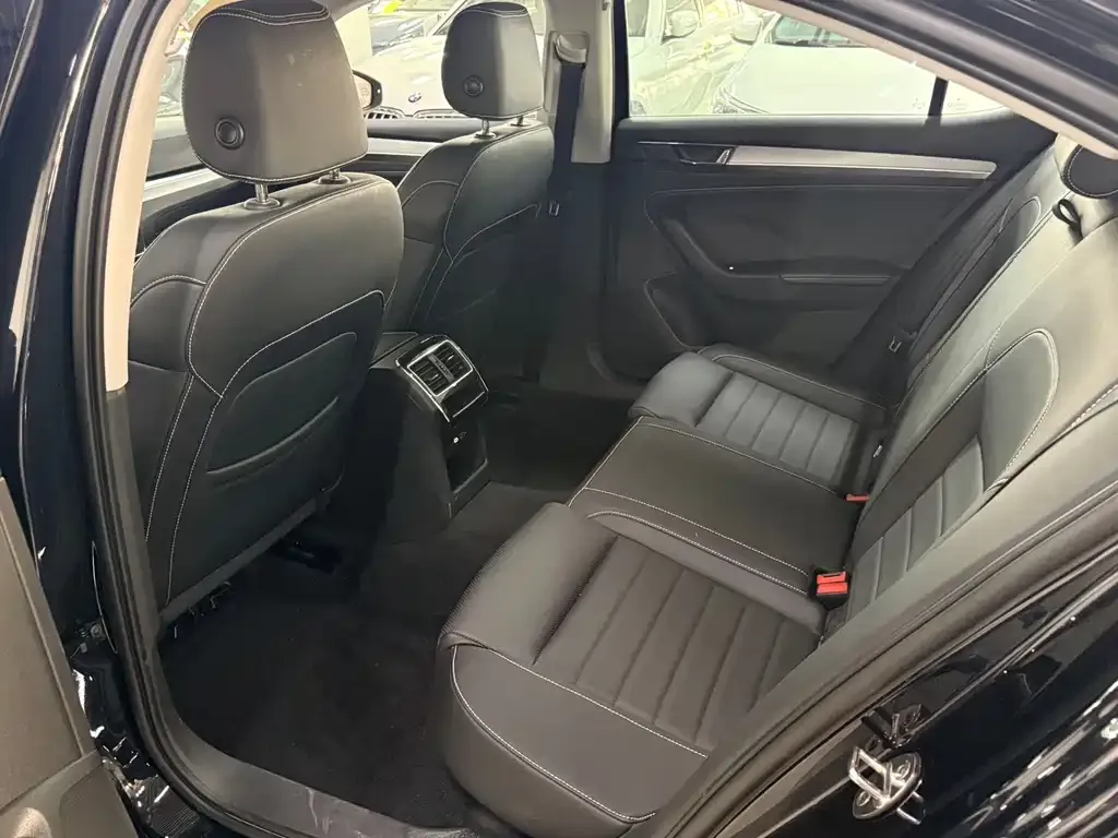 Skoda Superb — фото 10