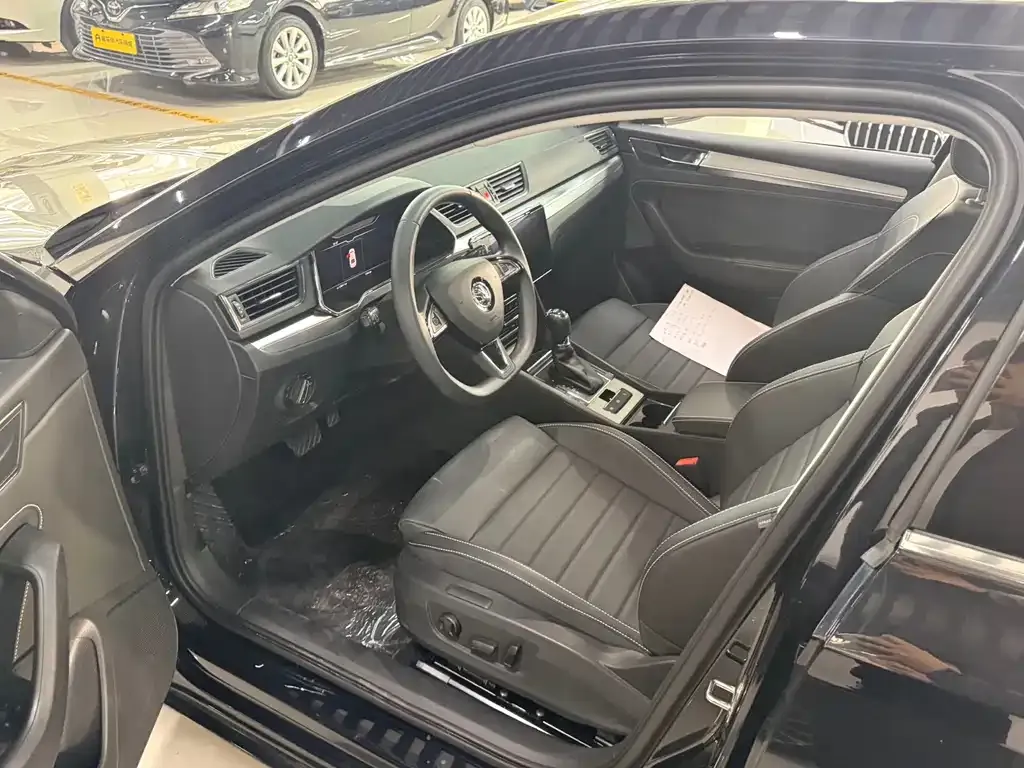 Skoda Superb — фото 8
