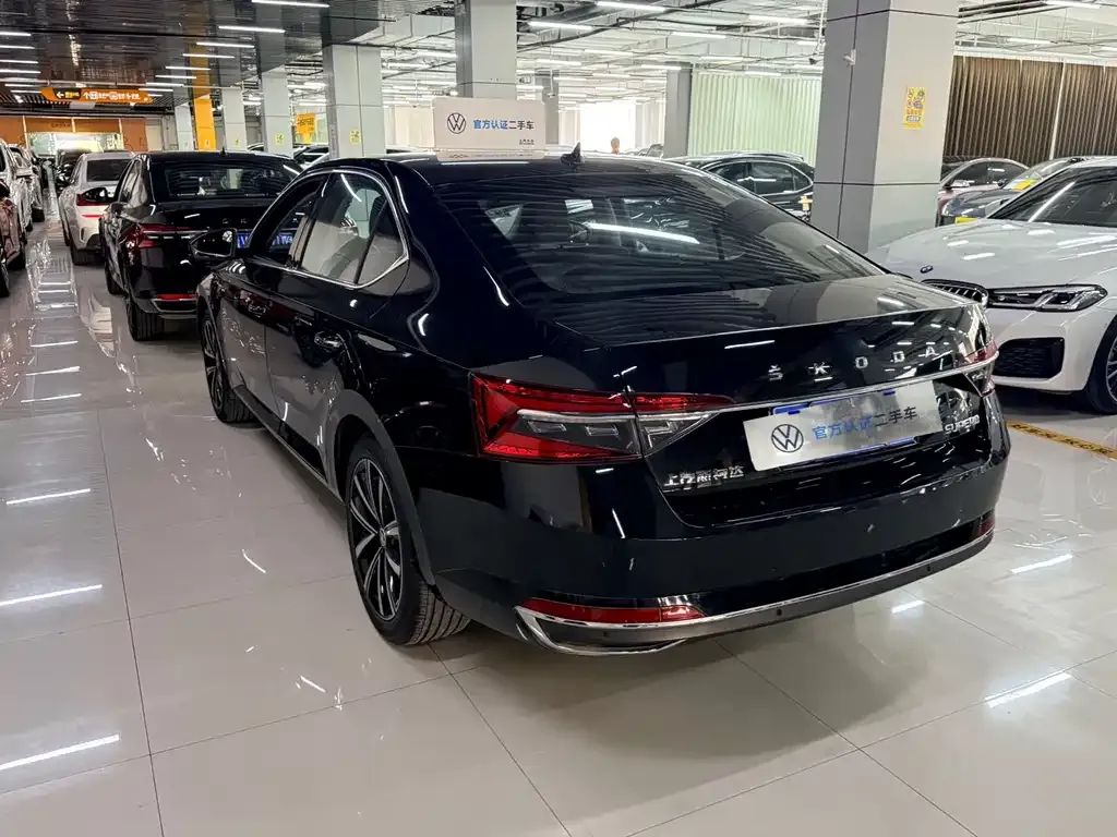 Skoda Superb — фото 9