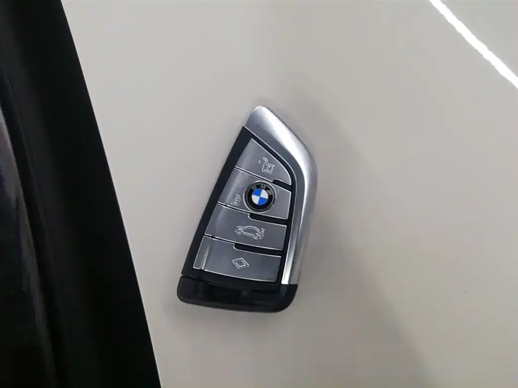 BMW 5 Series — фото 2
