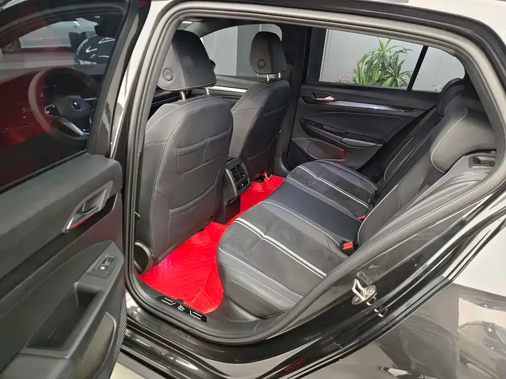 Volkswagen Golf 2022 из CN, фото 4