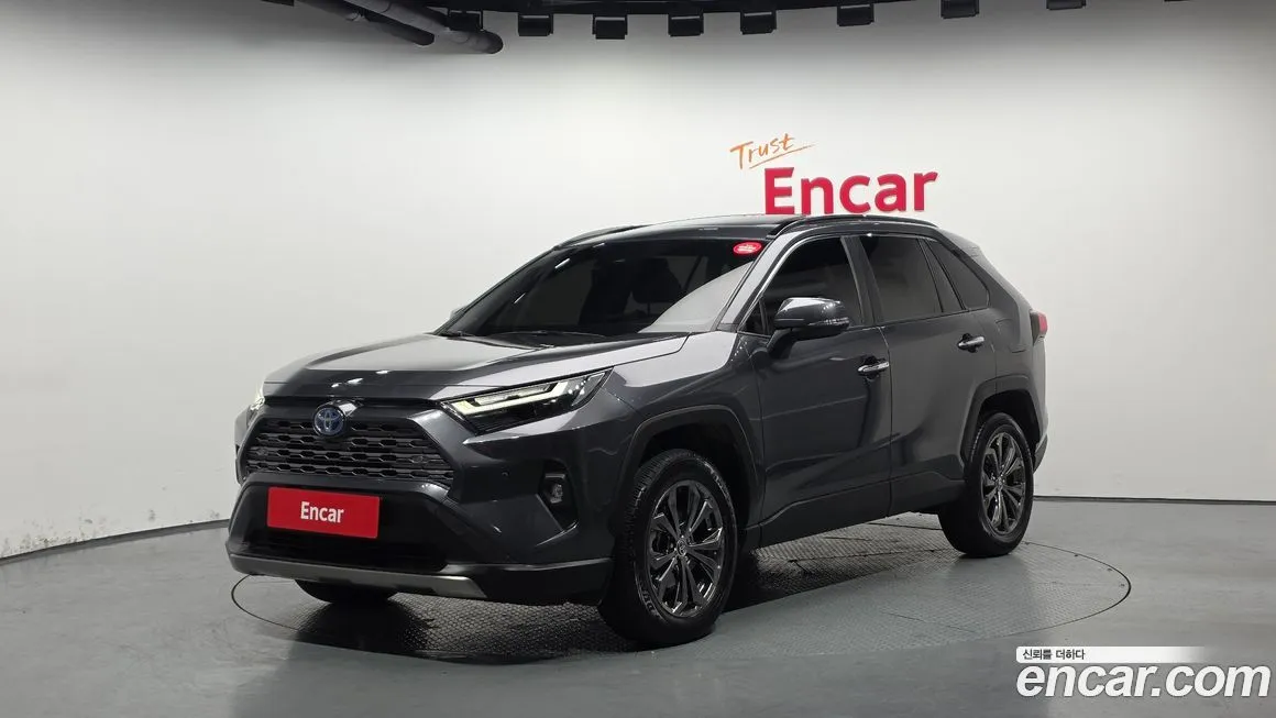 Toyota RAV4 — фото 1