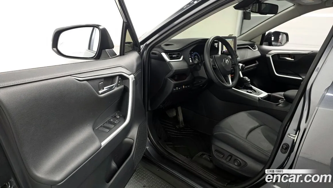 Toyota RAV4 — фото 10