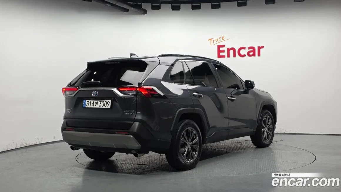 Toyota RAV4 — фото 2