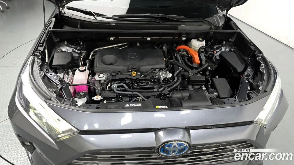 Toyota RAV4 — фото 6
