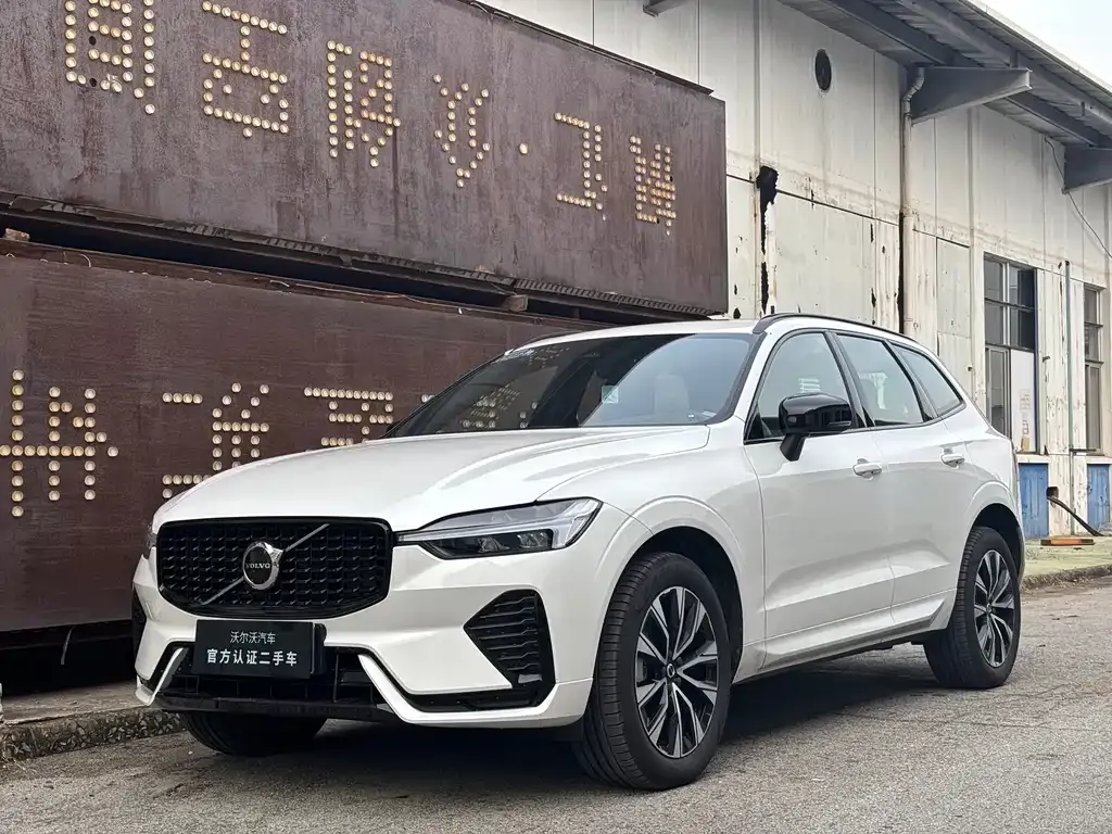 Volvo XC60 — фото 1