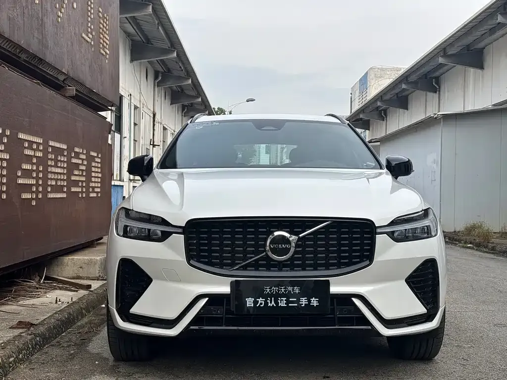 Volvo XC60 — фото 8