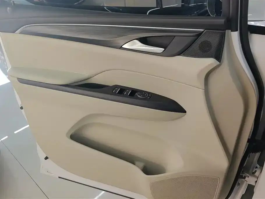 Buick GL8 2022 из CN, фото 3