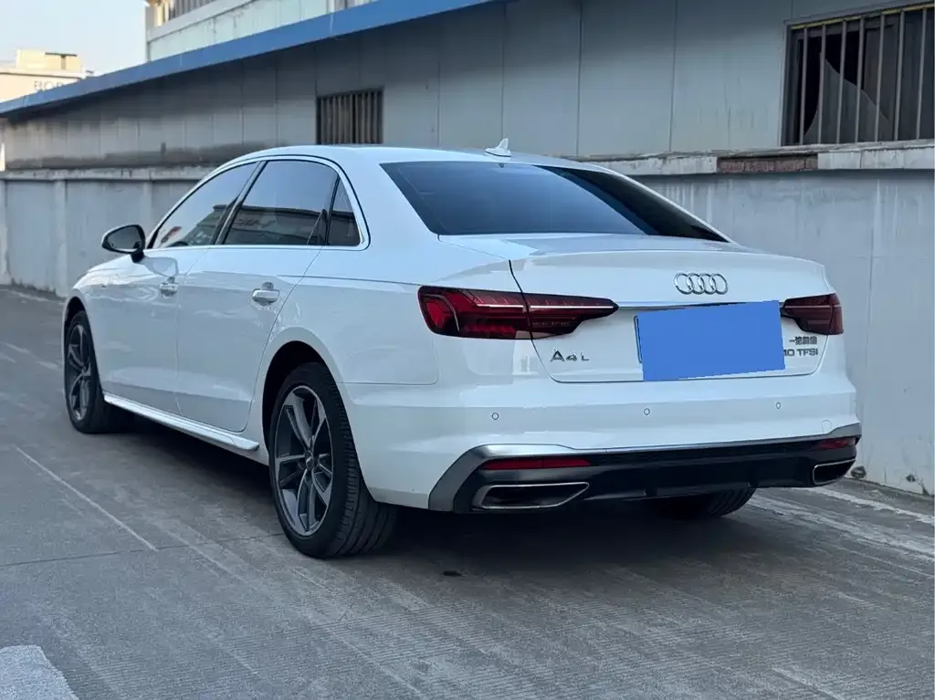 Audi A4L 2021 из CN, фото 5