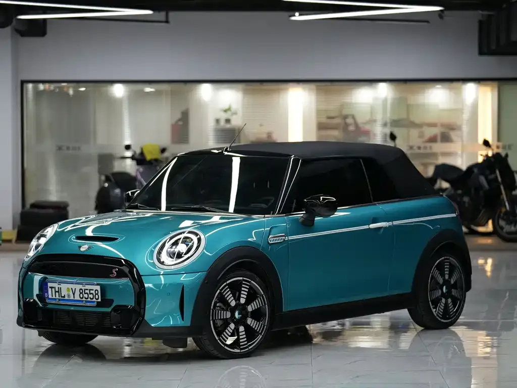 MINI Cooper (3-door) 2023 из CN, фото 1