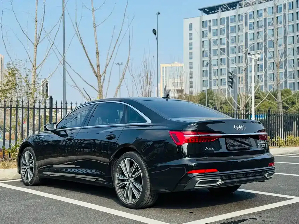 Audi A6L — фото 8